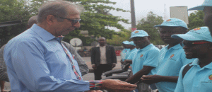Abdul Razak entrega 10 motos a extensinistas das pescas de seis Distritritos