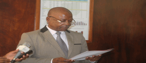 Governador da Zambézia, Abdul Razak Noormahomed saúda dirigentes e funcionários da PIC pelo 1° aniversário de criação do SERNIC na Zambézia. Governador da Zambézia, Abdul Razak Noormahomed saúda dirigentes e funcionários da PIC pelo 1° aniversário de criação do SERNIC na Zambézia.