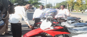 O Governo entrega 23 motos aos produtores no âmbito da melhoria da capacidade técnica da produção e produtividade agrária na Zambézia O Governo entrega 23 motos aos produtores no âmbito da melhoria da capacidade técnica da produção e produtividade agrária na Zambézia