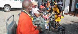 Secretária de Estado e o INGC doam kits alimentares a 227 membros da FAMOD/ Quelimane Secretária de Estado e o INGC doam kits alimentares a 227 membros da FAMOD/ Quelimane